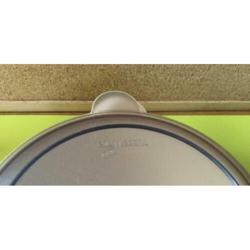 Retro Tupperware Wave 200 Pan.
