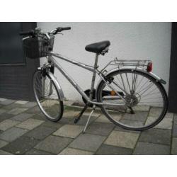 Unisex boodschappenfiets te koop in goede staat, met mandje