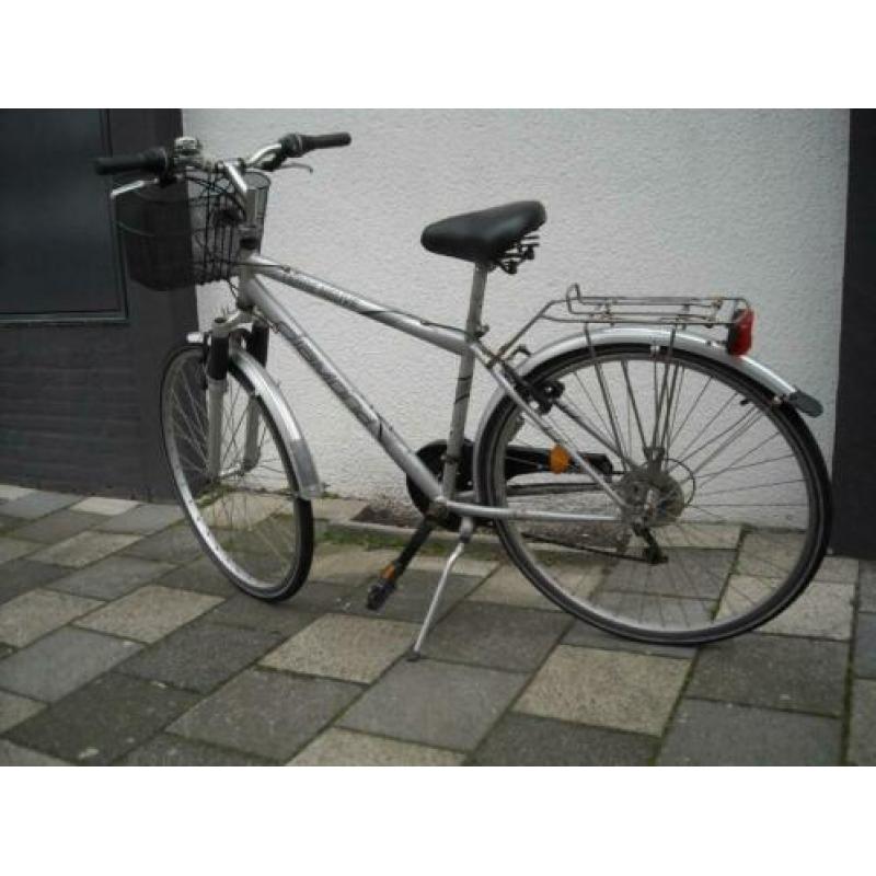 Unisex boodschappenfiets te koop in goede staat, met mandje