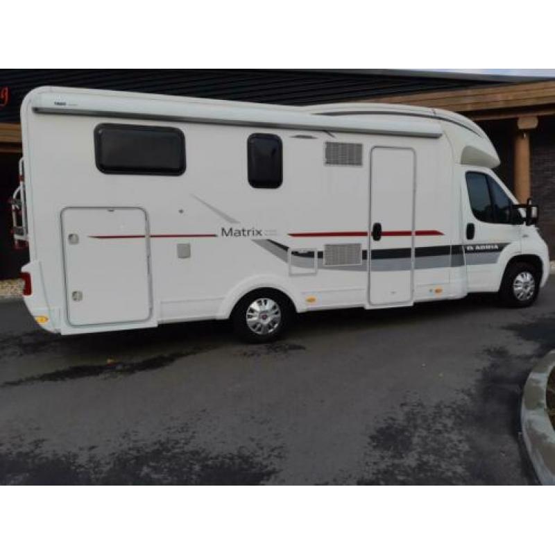 Adria matrix axess 670sl met lengtebedden 5 persoons