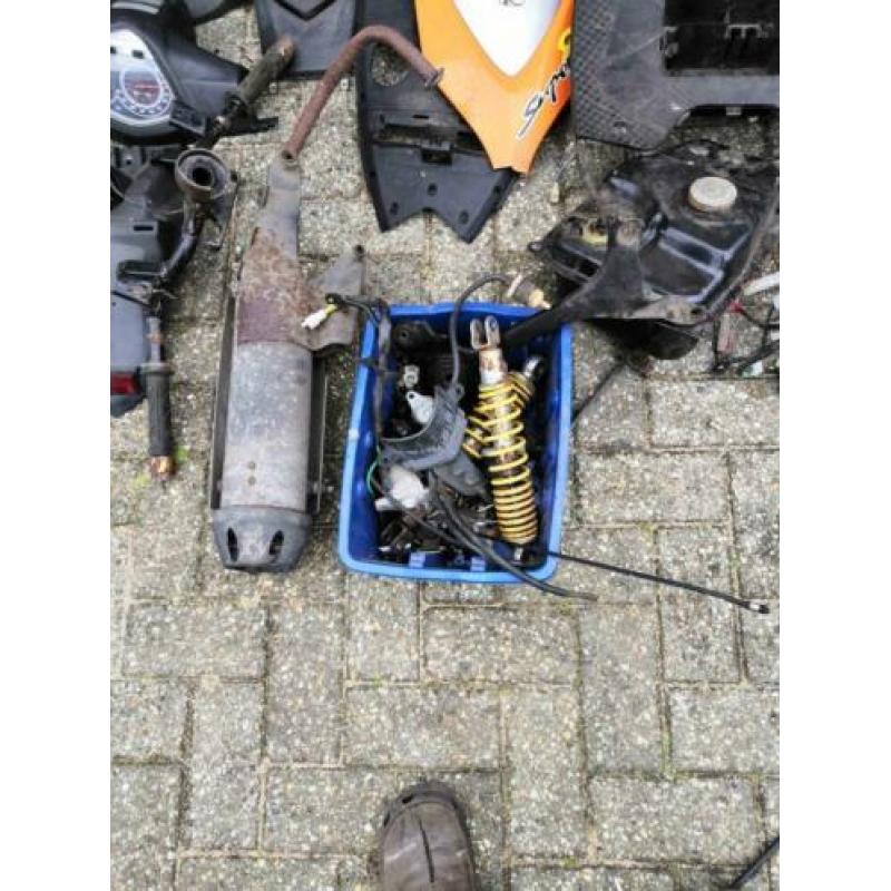 Kymco onderdelen oa voorfork, wielen, cockpit etc
