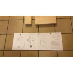 Te koop: 2 blank houten IKEA wandplanken, nieuw