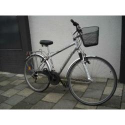 Unisex boodschappenfiets te koop in goede staat, met mandje