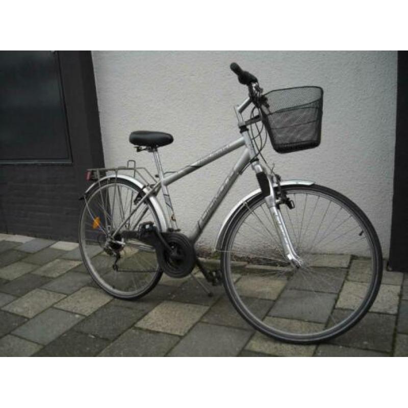 Unisex boodschappenfiets te koop in goede staat, met mandje