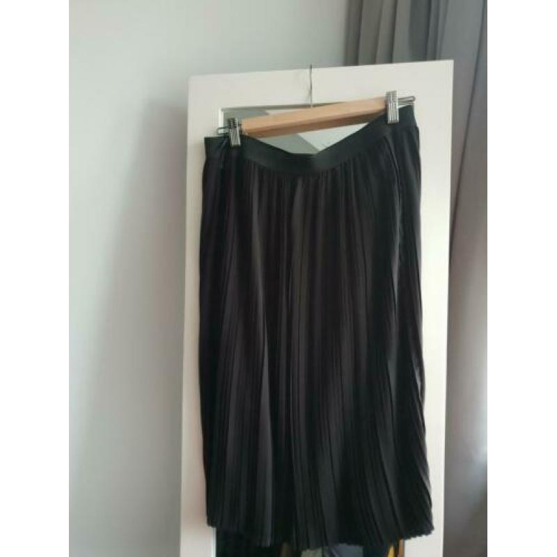 Gave plisse rok.zwart. nieuw. Merk esprit. Mt 40