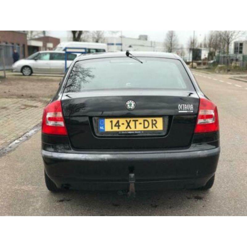 Skoda Octavia 1.6 Ambiente Airco/Dealer Onderhouden