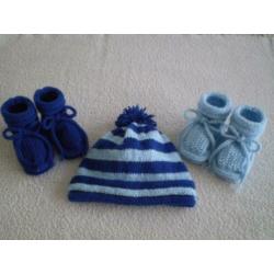 21-2 LEUKE BABYMUTSJES met PONPON eventueel met babyslofjes
