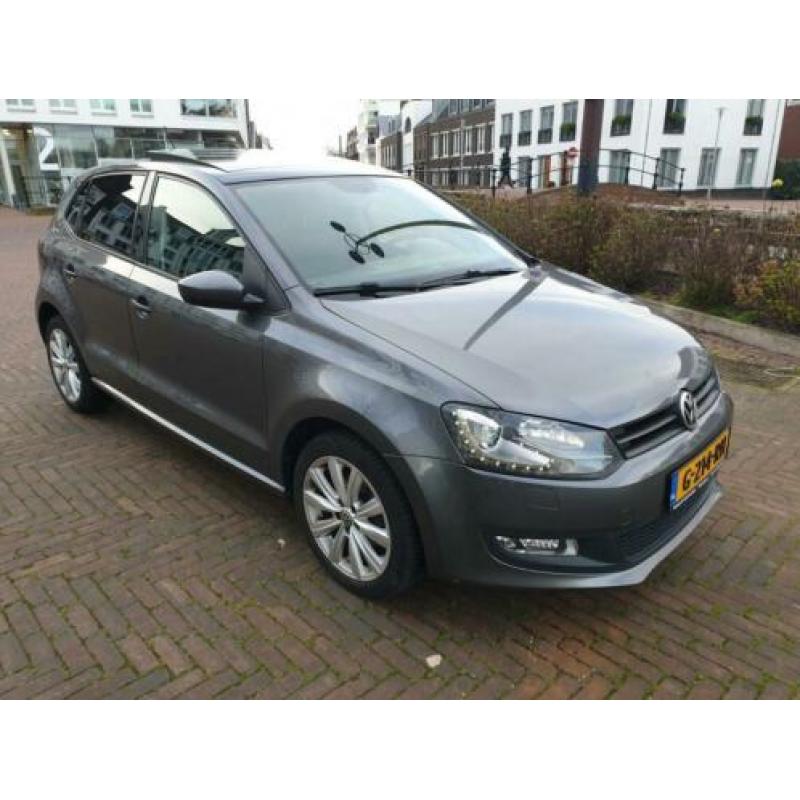Volkswagen Polo 1.6 TDI 66KW DSG | PANO | XENON 2011 Grijs