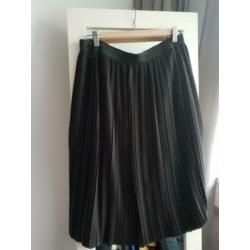 Gave plisse rok.zwart. nieuw. Merk esprit. Mt 40