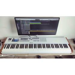 Arturia Keylab 88 Midi Keyboard piano