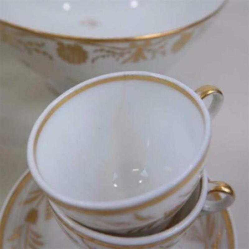 Porseleinen servies met goud versierd periode 1820-1850