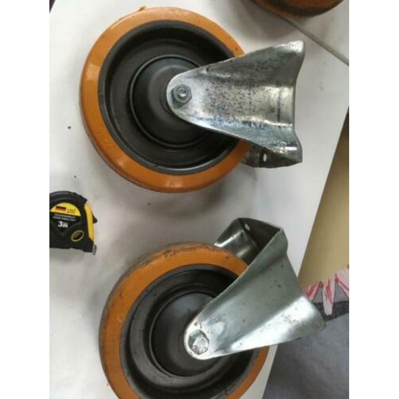 zwenkwielen hoog 24 cm rond 20 cm 40 stuks zwenk zonder rem