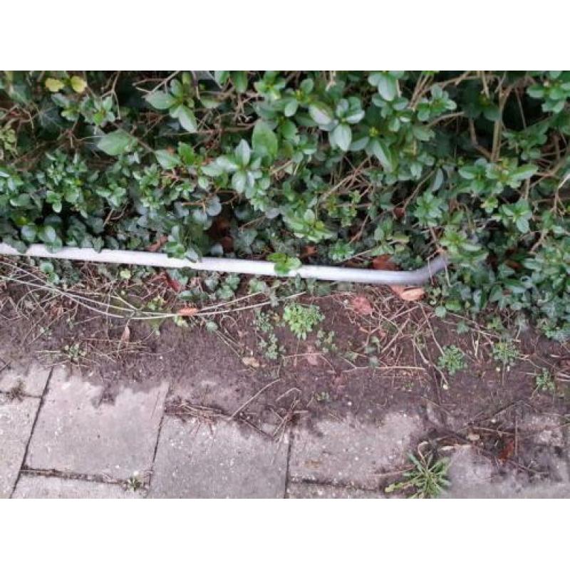 Metalen buis met ophangstuk