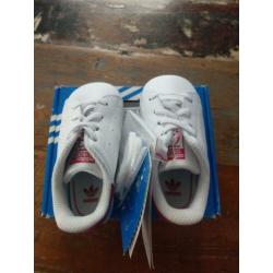 Wit met roze Adidas Stan smith maat 20