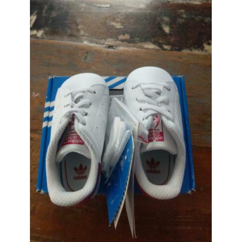 Wit met roze Adidas Stan smith maat 20
