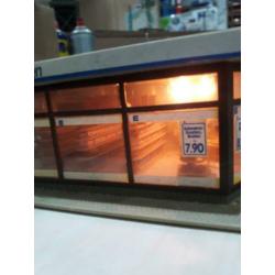 Mooie supermarkt incl inrichting en verlichting.