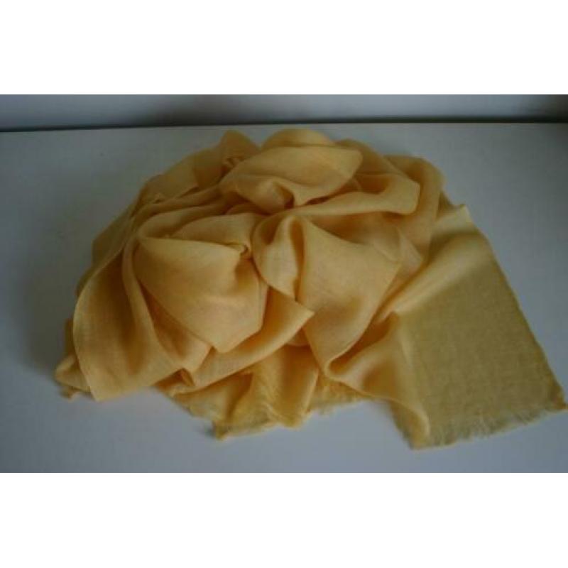 RINGCASHMERE CASHMERE zacht geel NU TIJDELIJK SLECHTS 55,00