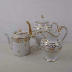 Porseleinen servies met goud versierd periode 1820-1850