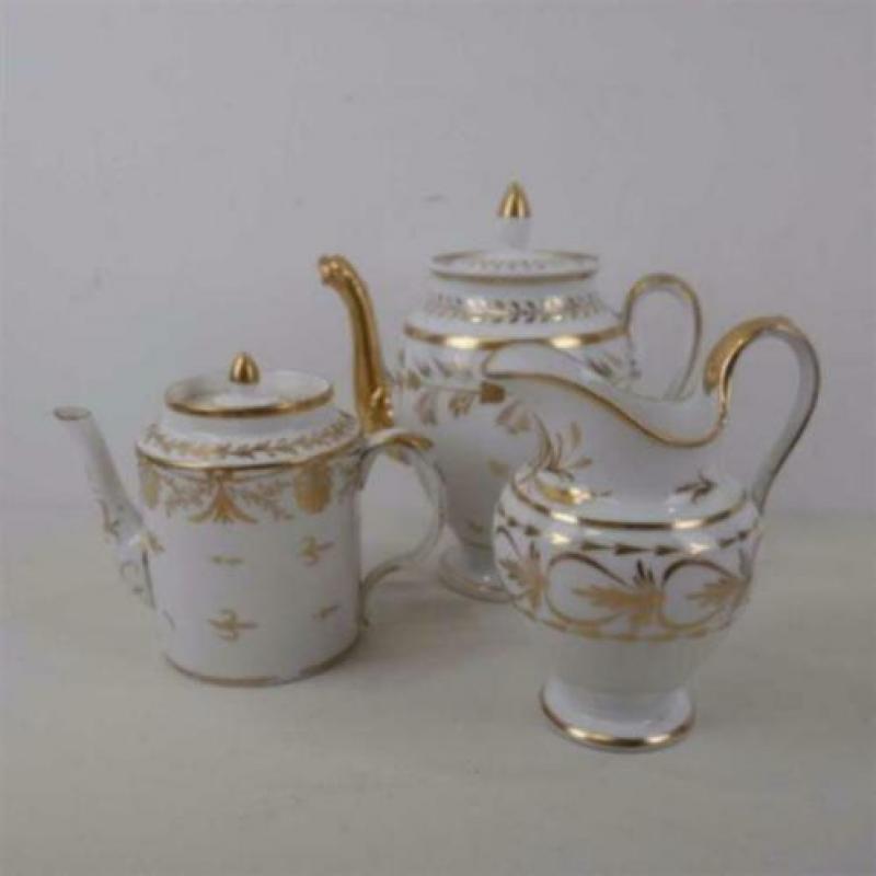 Porseleinen servies met goud versierd periode 1820-1850