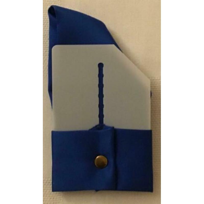 Nieuw blauw pochetje