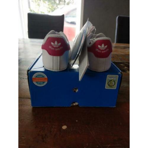Wit met roze Adidas Stan smith maat 20
