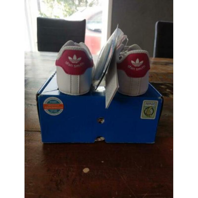 Wit met roze Adidas Stan smith maat 20