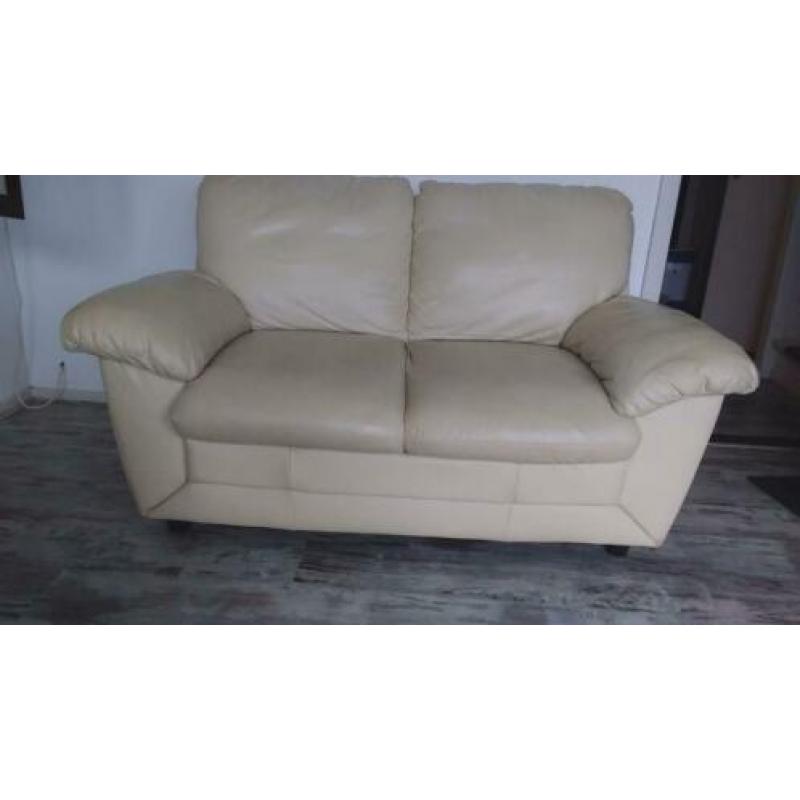 Wit leren 2zitsBank en fauteuil zeer netjes
