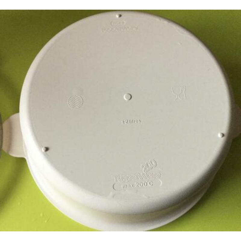 Retro Tupperware Wave 200 Pan.