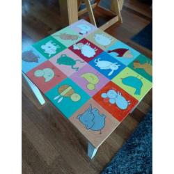 Mooi tafeltje met stoel voor kinderen 1-5 jaar