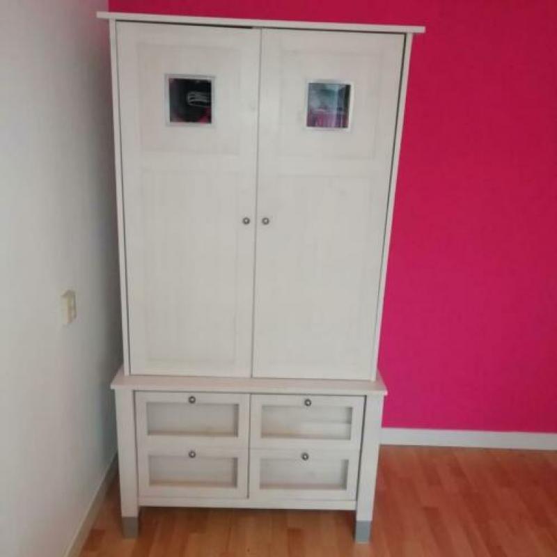 Baby/kinderkamer compleet. Inclusief ledikant, commode, kast