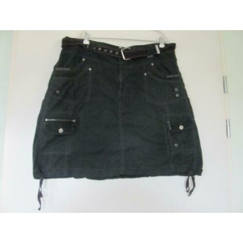 Prachtige zwarte rok miss etam maat 48 met riem..