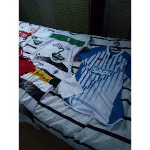 Diverse voetbalshirts. (Bayern München, Dortmund, Wolfsburg)