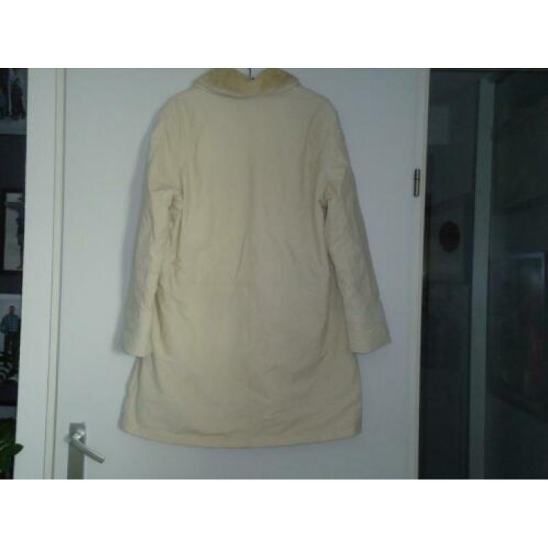 mantel jas afwasbaar soort pvc cremekleur ongv. mt 44