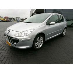Peugeot 307 2.0-16V XSI Rijklaarprijs! Airco/ ecc | Trekhaak