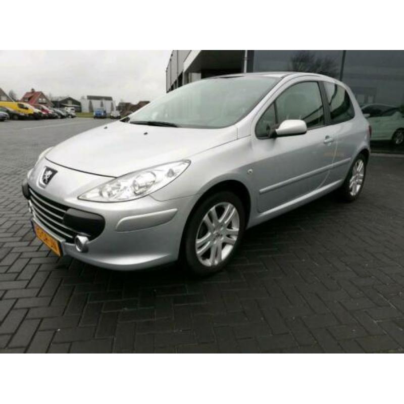 Peugeot 307 2.0-16V XSI Rijklaarprijs! Airco/ ecc | Trekhaak