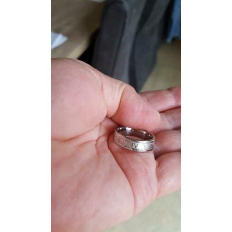 RVS Ring met Romeinse Cijfers Maat 17 Kleur Zilver Nieuw