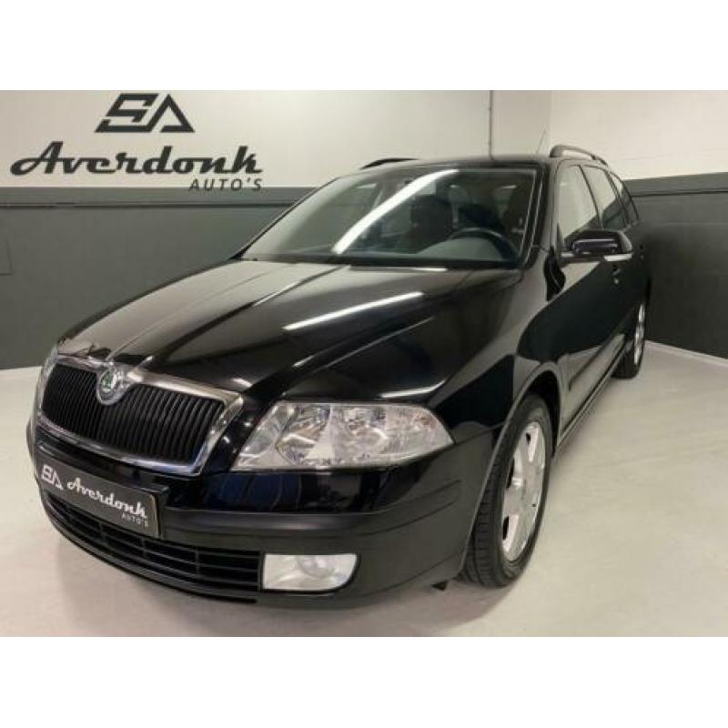 Skoda OCTAVIA COMBI 1.6 FSI TOUR *NAP/Cruise/Weinig km*