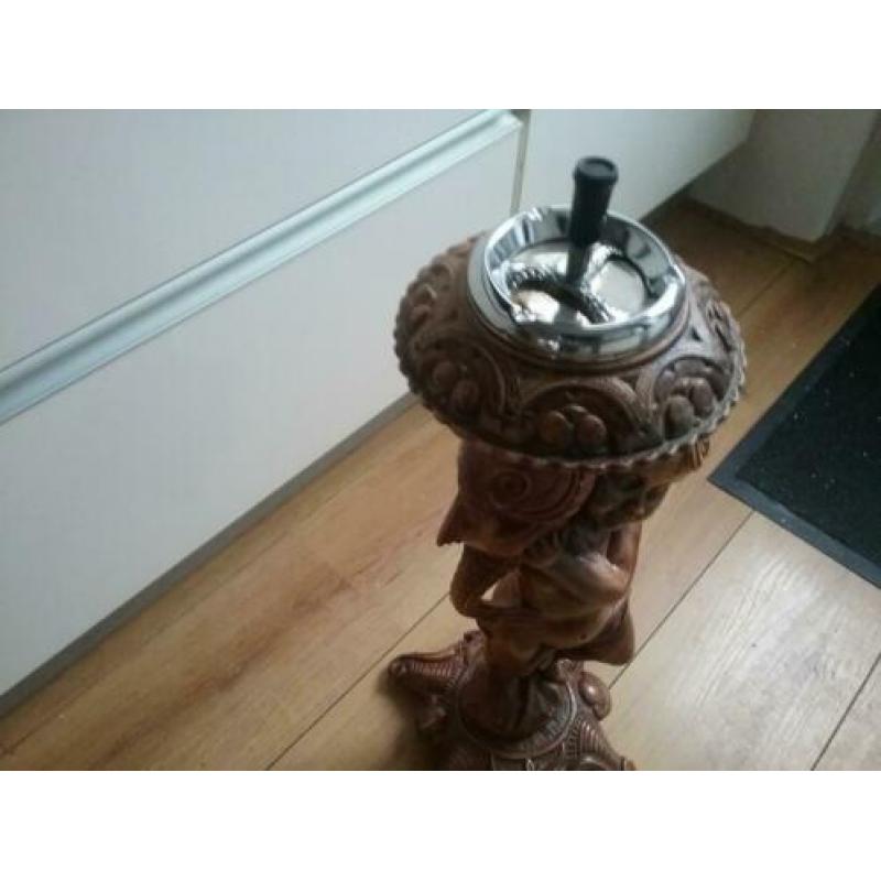 Staande Asbak 65cm groot,plastic ( BIEDEN)