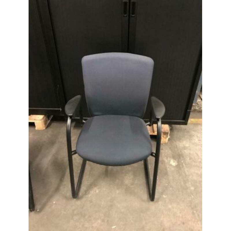 3 eetkamerstoelen, vergaderstoelen, kantinestoel voor €60,-