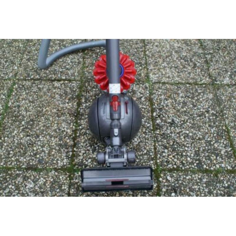 3 jaar oude DYSON DC 33 C stofzuiger ( GEEN VERZENDKOSTEN )