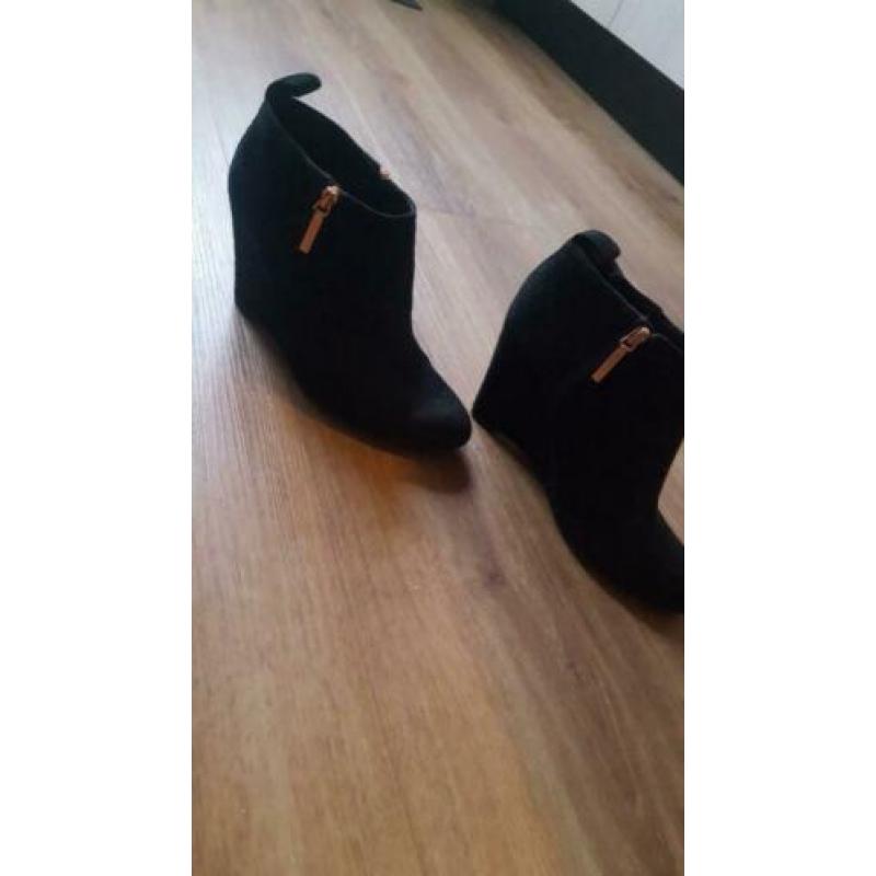 Clarks zwarte enkel laarzen met sleehak maat 5.5 (39)