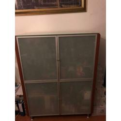 Mooie combinatie dressoir, vitrinekast en secretair!! € 300,