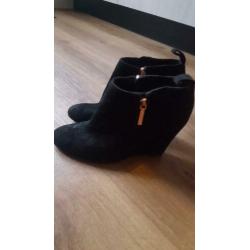 Clarks zwarte enkel laarzen met sleehak maat 5.5 (39)