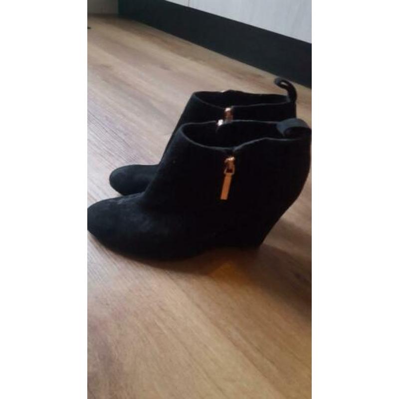 Clarks zwarte enkel laarzen met sleehak maat 5.5 (39)