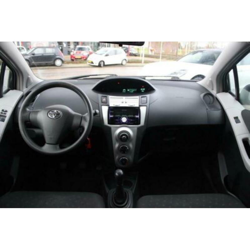 TOYOTA Yaris 1.3 16V VVT-I 5DR Terra