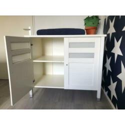 Kinderkamer set: ledikant, kledingkast en commode