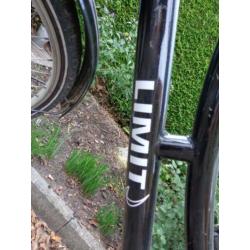 Zwarte dames/meisjesfiets merk Halfords Limit
