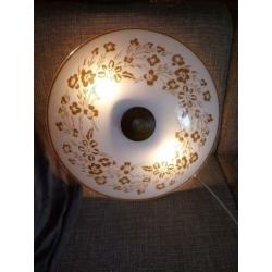 Vintage plafondlamp.teak glas en decoratie in goudrelief.