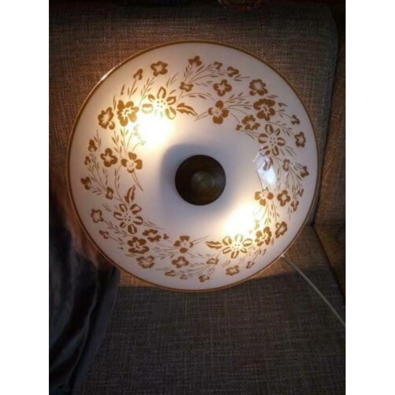 Vintage plafondlamp.teak glas en decoratie in goudrelief.