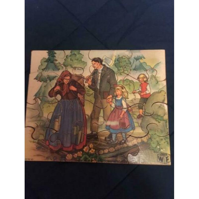 Meer dan 50 jaar oude houten puzzels. Nog in goede staat .